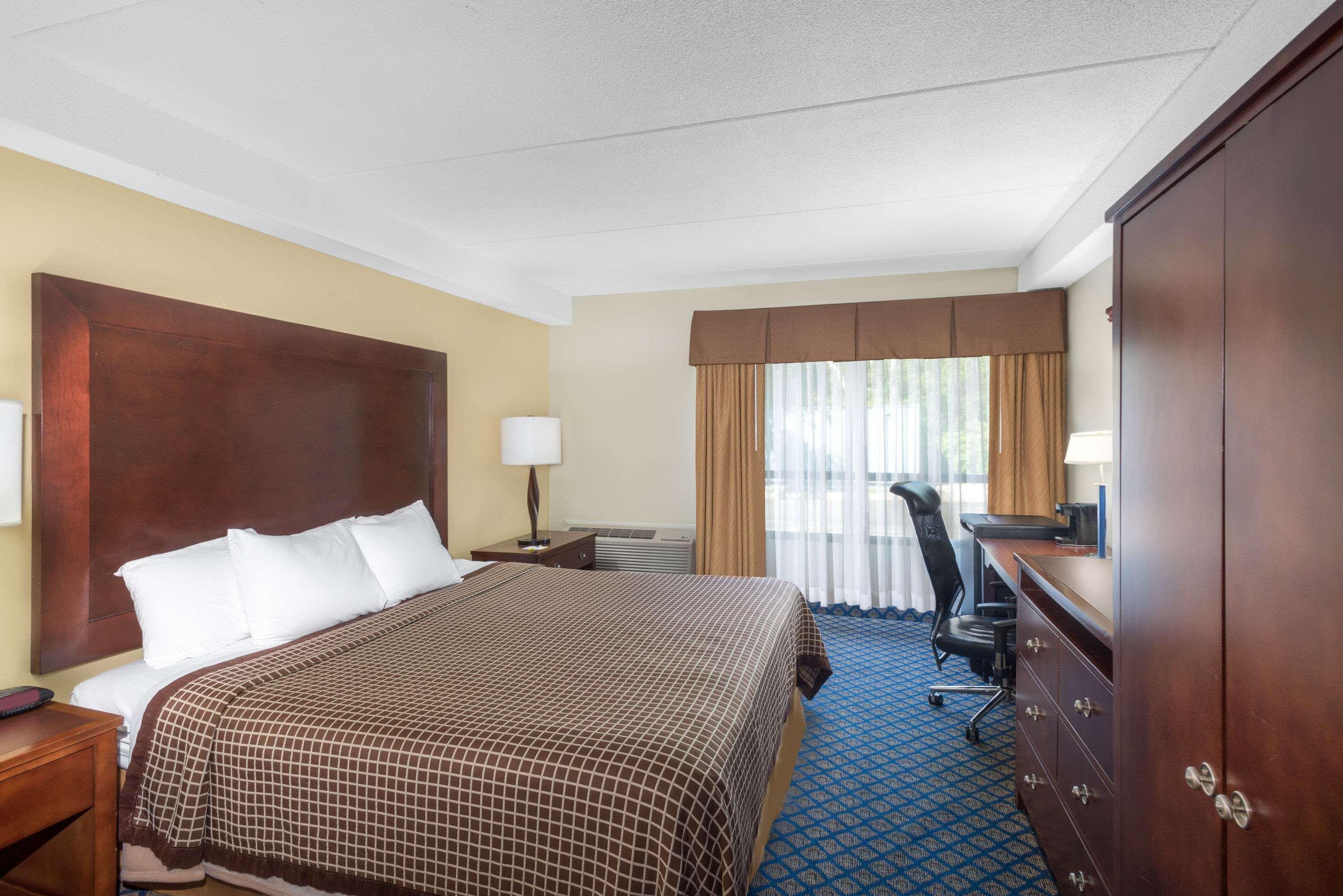 Days Inn By Wyndham Geneva/Finger Lakes Exteriör bild