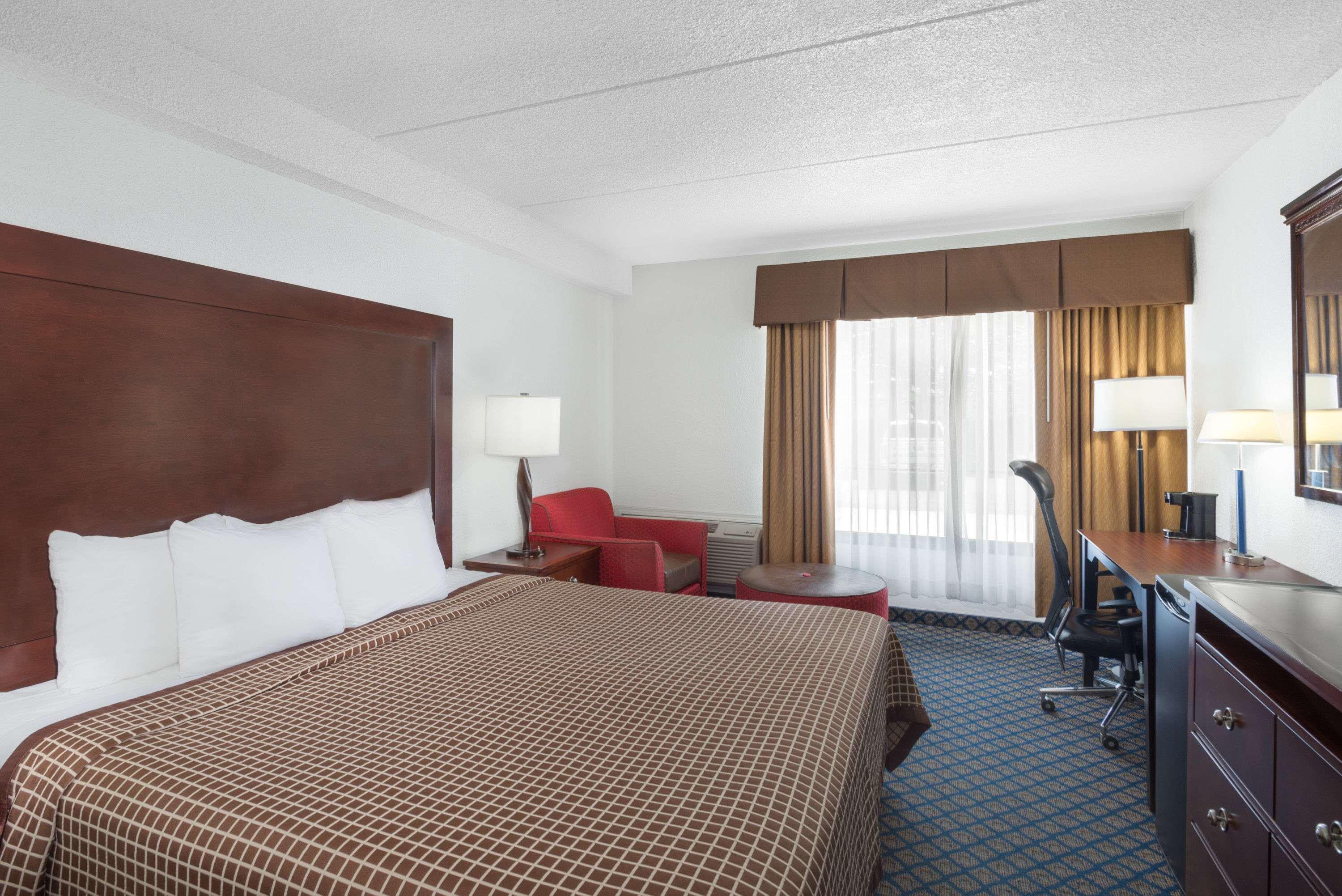 Days Inn By Wyndham Geneva/Finger Lakes Exteriör bild