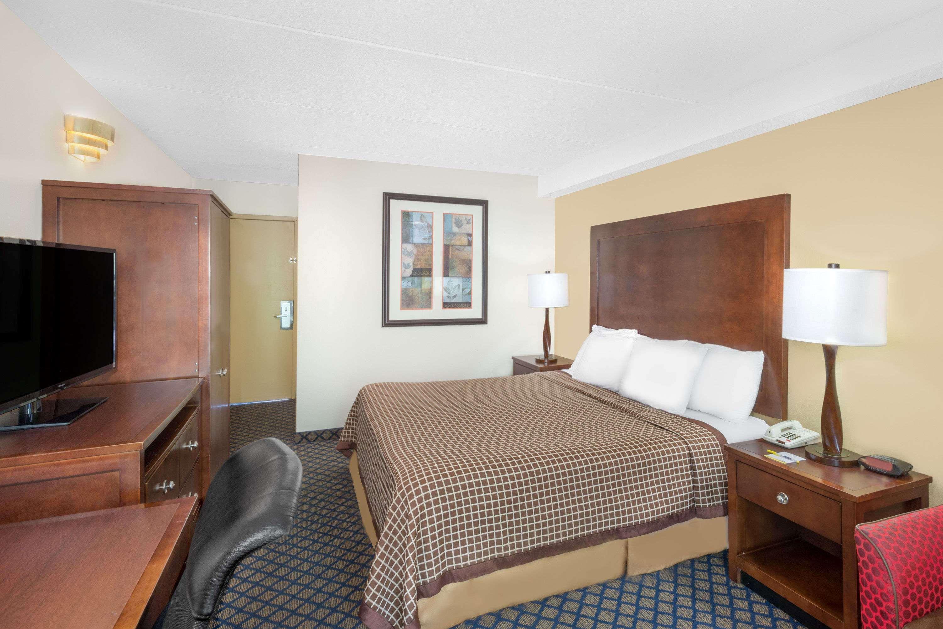 Days Inn By Wyndham Geneva/Finger Lakes Exteriör bild
