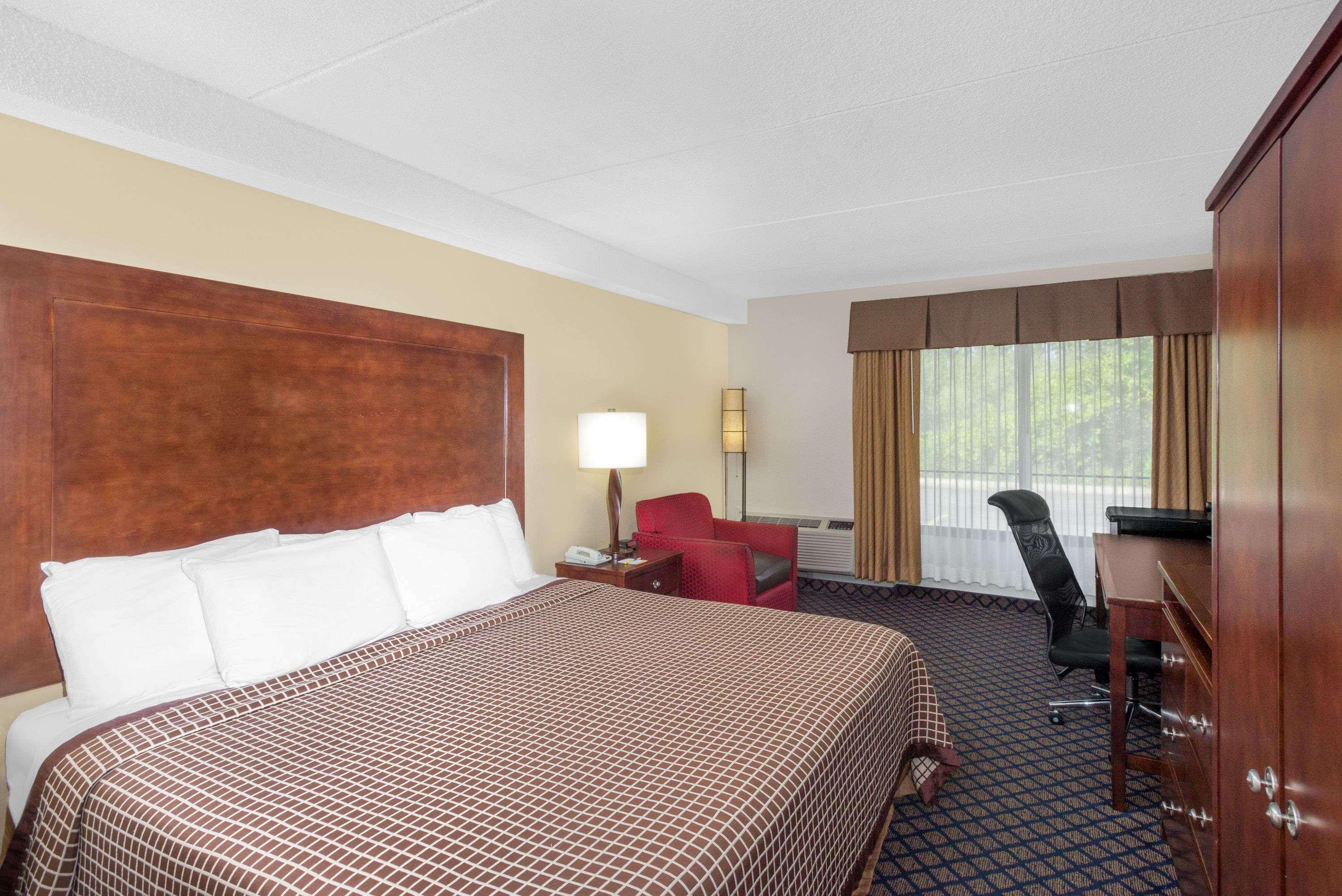 Days Inn By Wyndham Geneva/Finger Lakes Exteriör bild