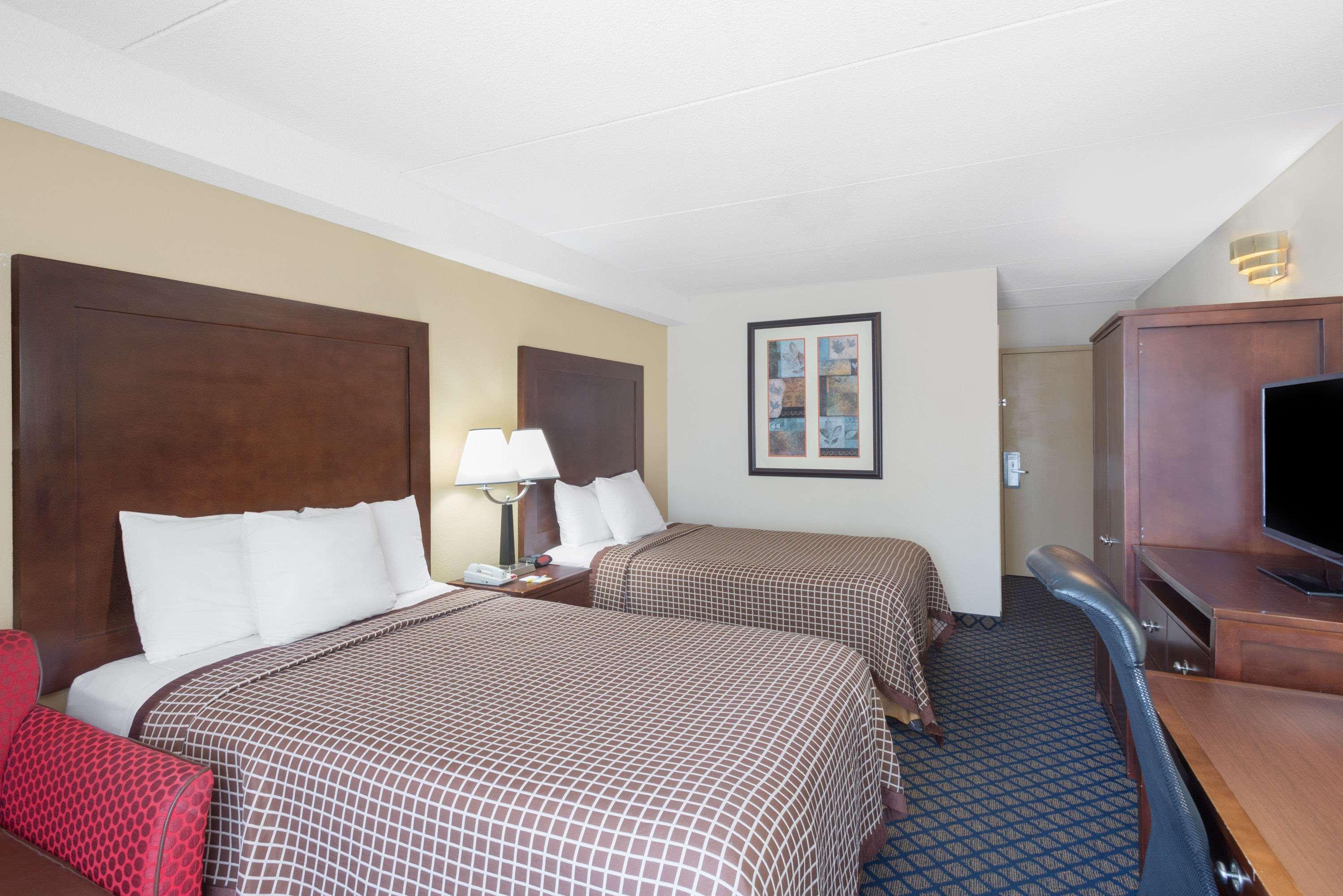 Days Inn By Wyndham Geneva/Finger Lakes Exteriör bild